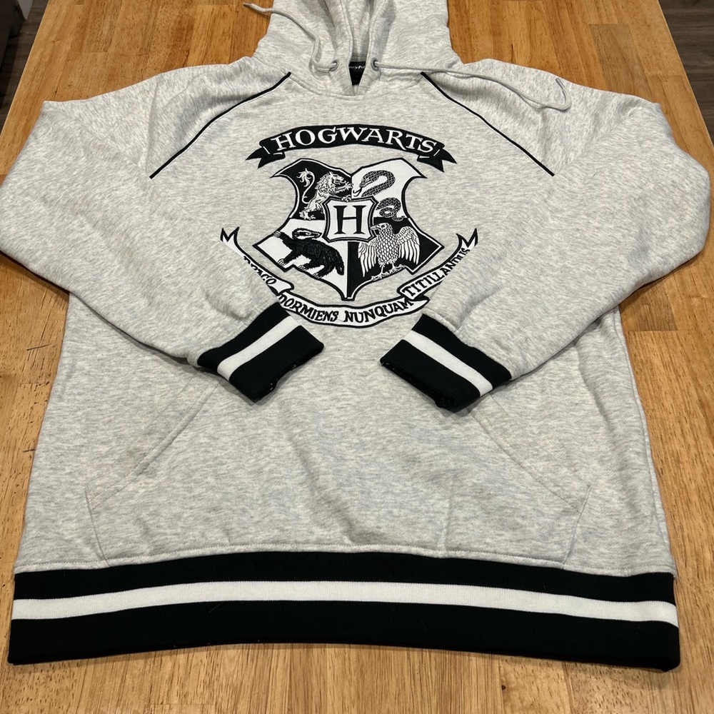 Harry Potter Hogwarts Pullover Hoodie Women’s Size Small Rare Hoodie
